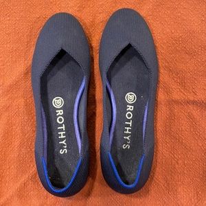 Rothy’s “the flat” in navy